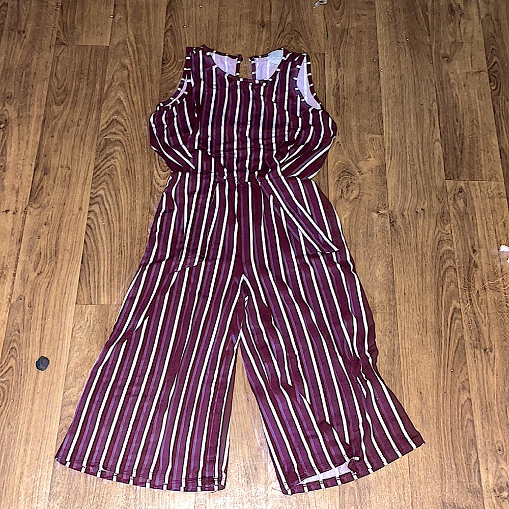 This is a jumpsuit from forever21 kids (7-9)